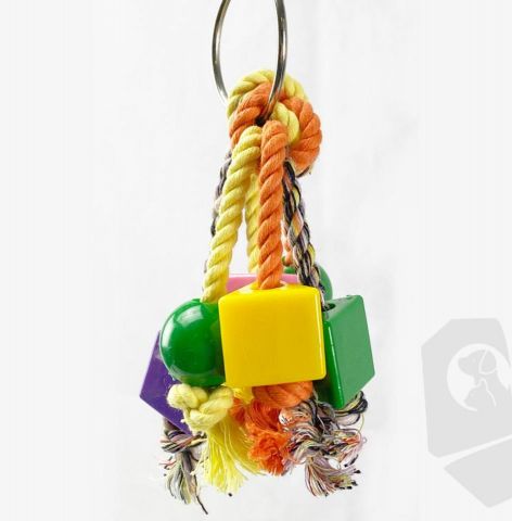 Juguete con 3 bolas de plastico,cuerdas y cascabel